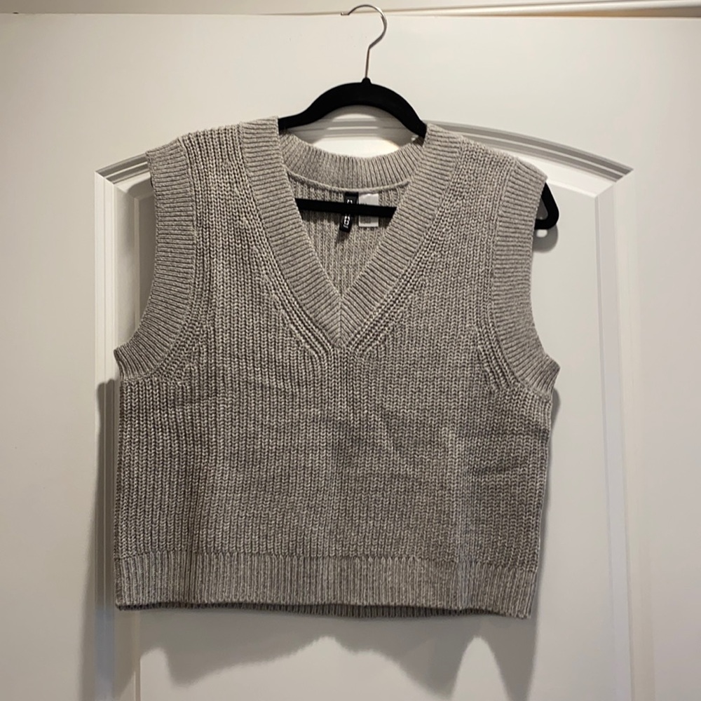 Sweater vest
